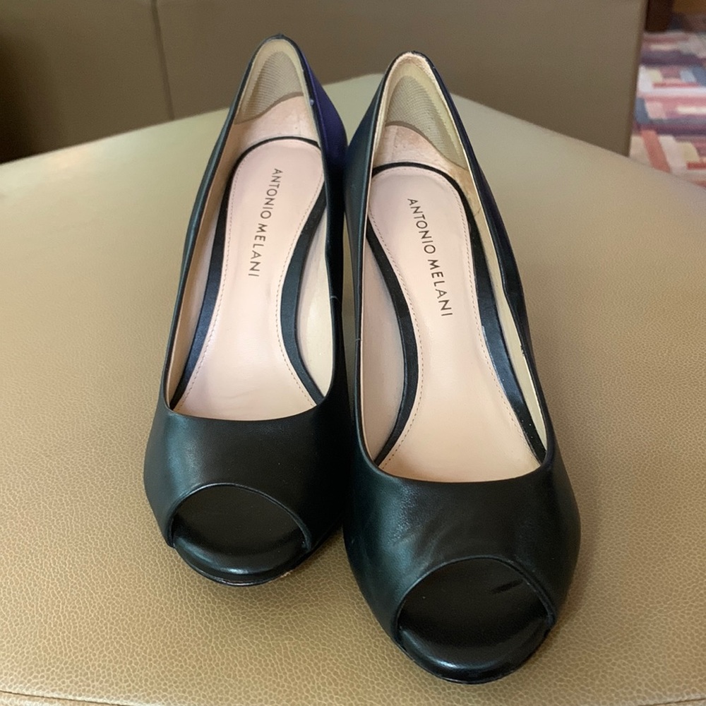 Simple black heel